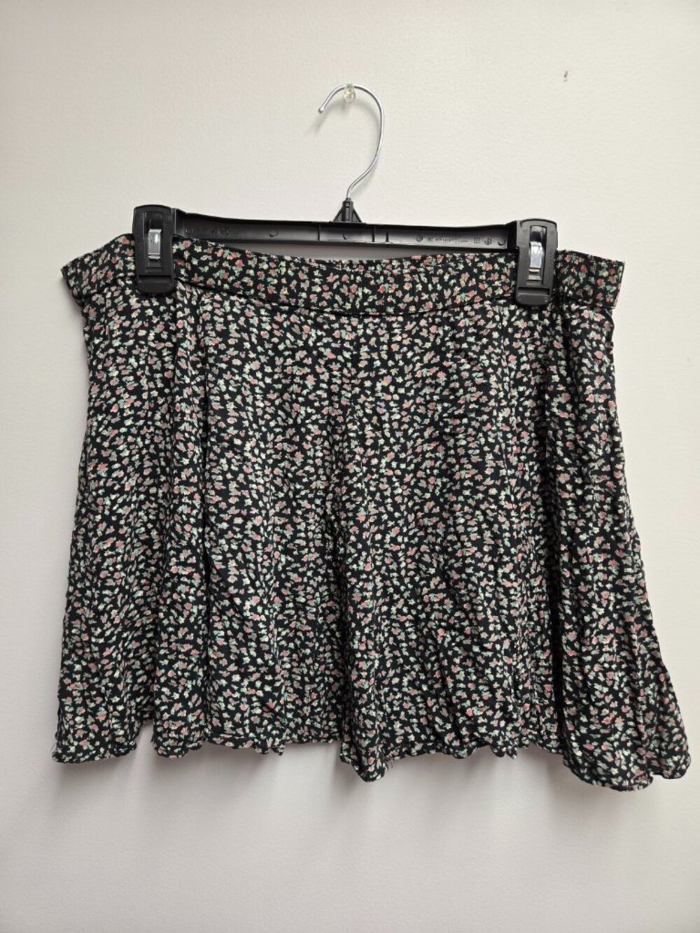 American Eagle Floral Flutter Mini Skirt S Black Boho 90s Y2K Cottagecore AE